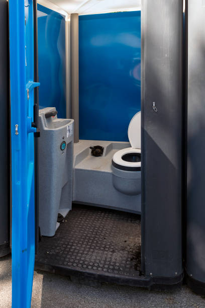 Best Construction site porta potty rental  in Edgewood, IN