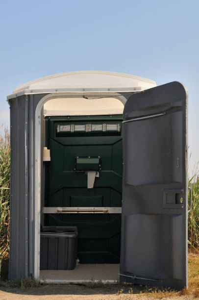 Best Portable bathroom rental  in Edgewood, IN