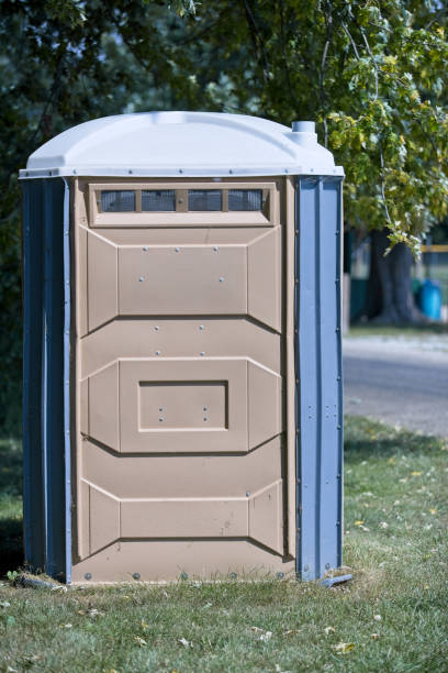 Best Porta potty delivery and setup  in Edgewood, IN